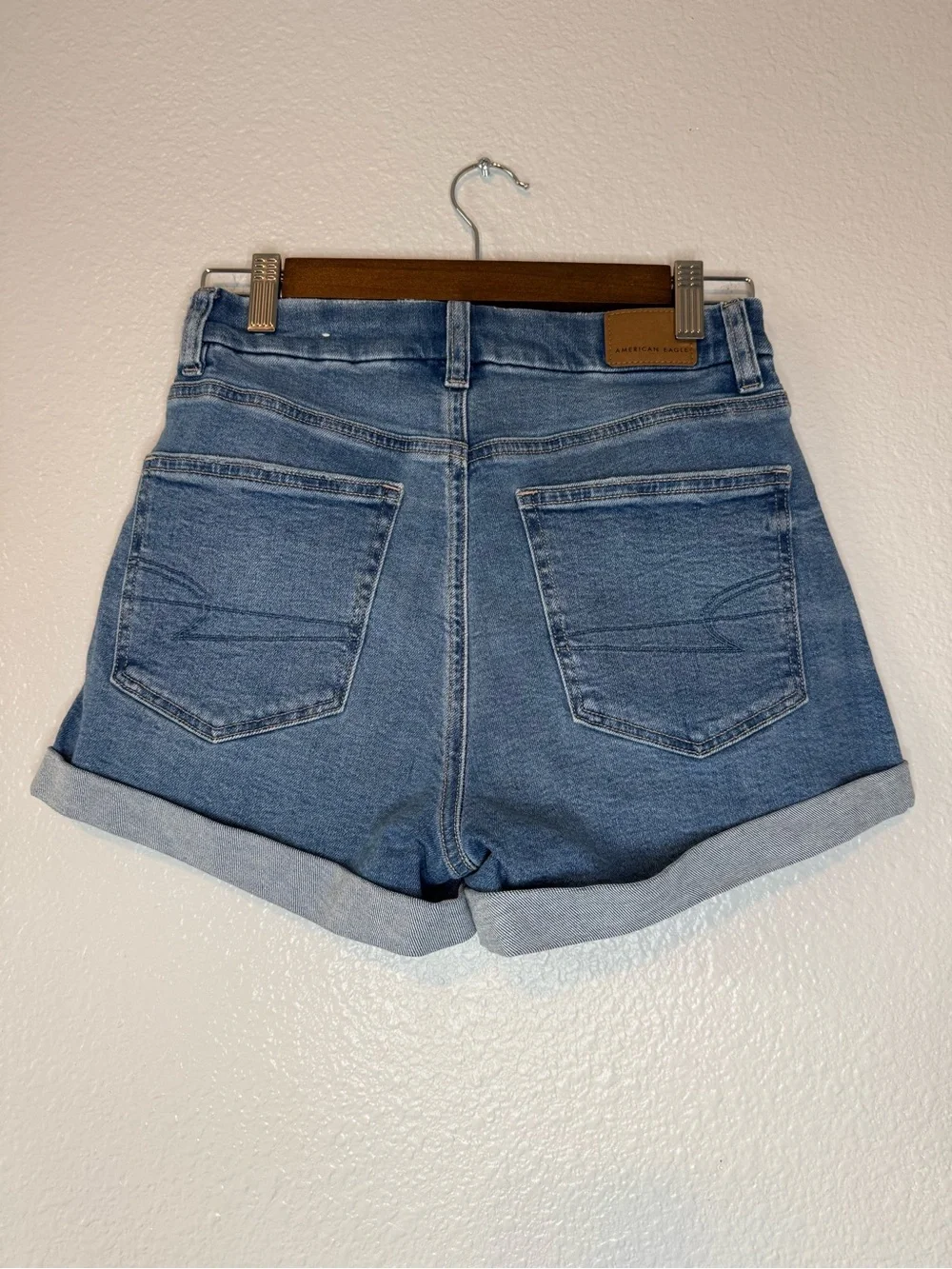 American Eagle Curvy Mom Denim Shorts Light Wash Size 2 High Rise